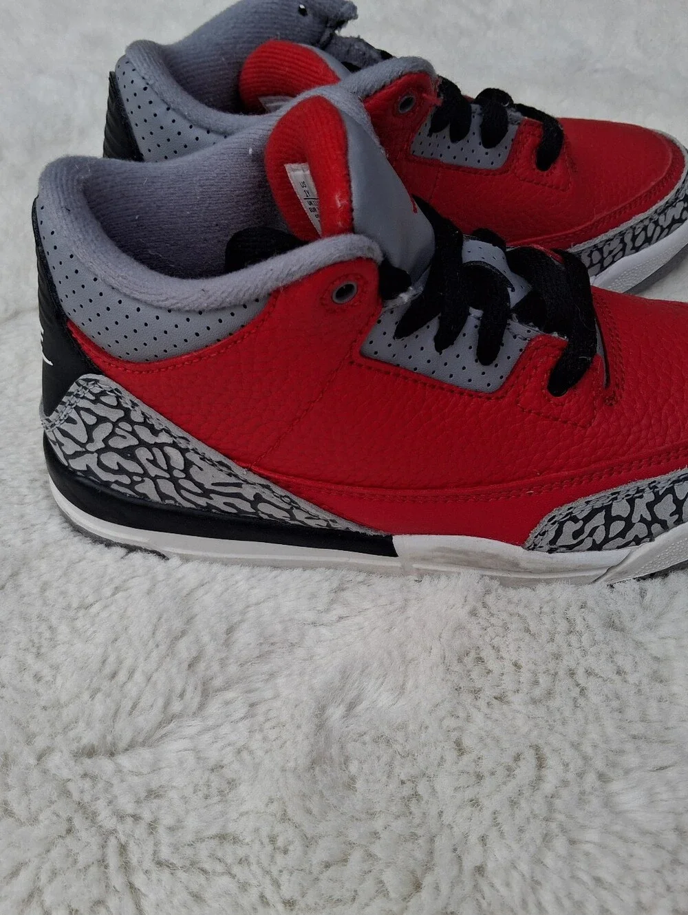 Kids Nike Jordans Red Basketball Sneakers Size 1Y